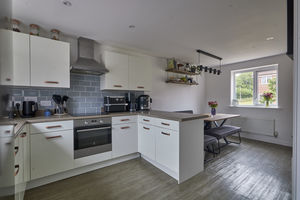 Kitchen Diner- click for photo gallery